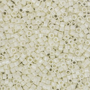 Abalorios Miyuki delica 11/0 - Light butter cream ceylon - DB-2402